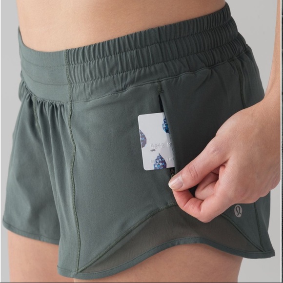 lululemon athletica Pants - Lululemon Hotty Hot Short II (2.5")
